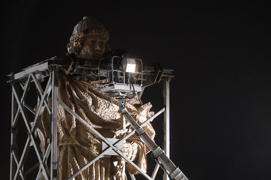 Transporation and installation of monument to Prince Vladimir