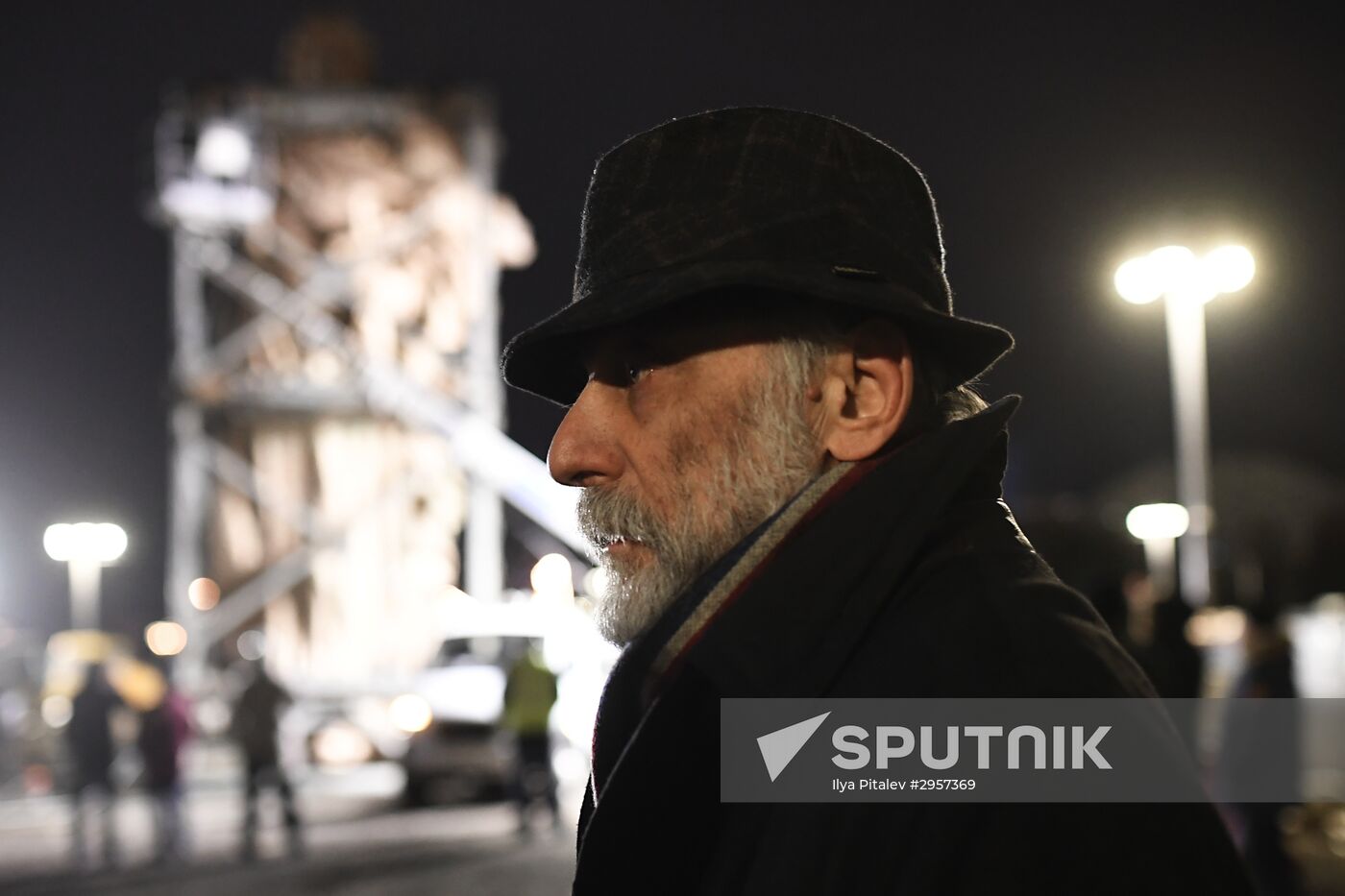 Transporation and installation of monument to Prince Vladimir
