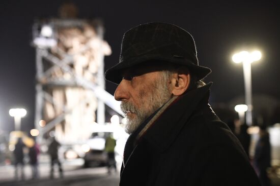 Transporation and installation of monument to Prince Vladimir