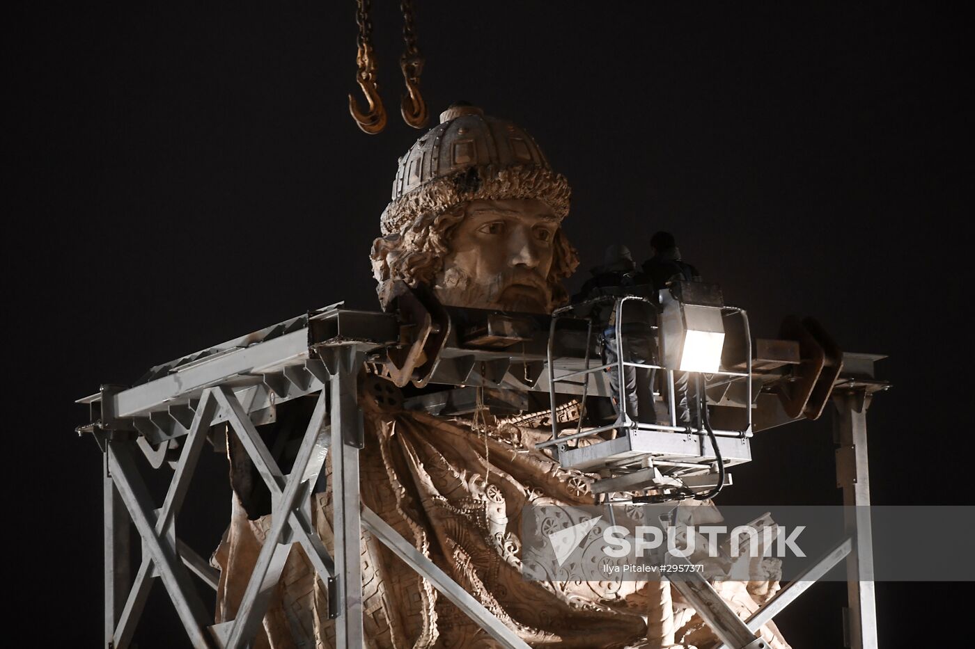 Transporation and installation of monument to Prince Vladimir