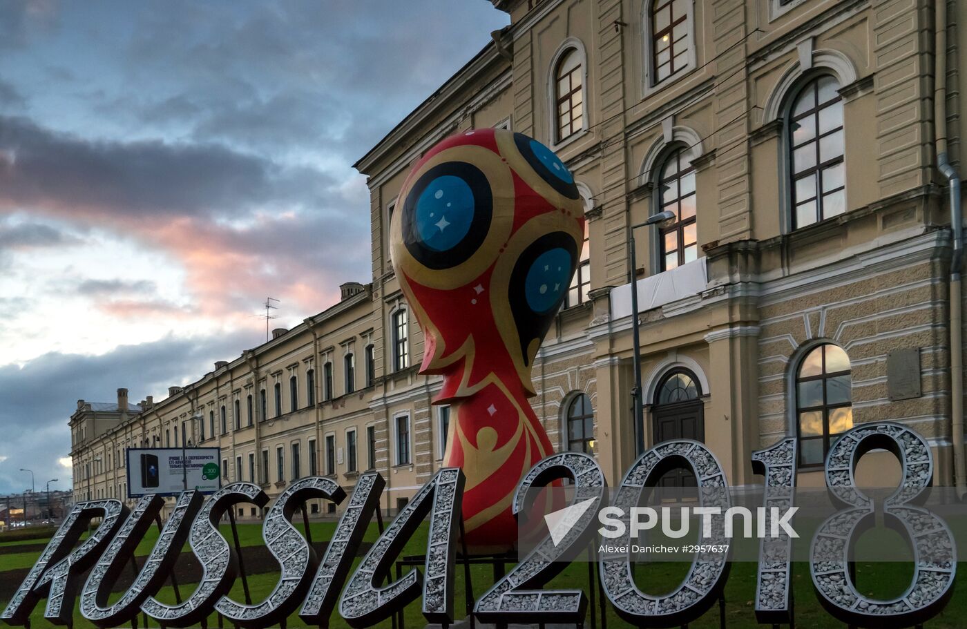 2018 FIFA World Cup emblem installed in St Petersburg