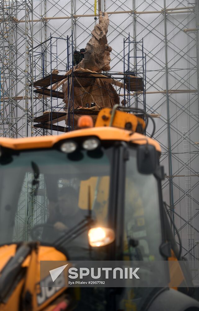 Prince Vladimir Statue continued to be assembled in Moscow