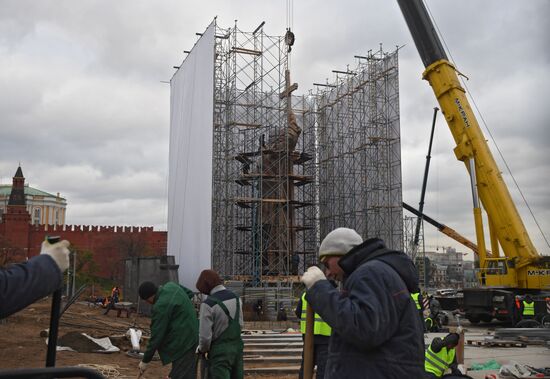 Prince Vladimir Statue continued to be assembled in Moscow