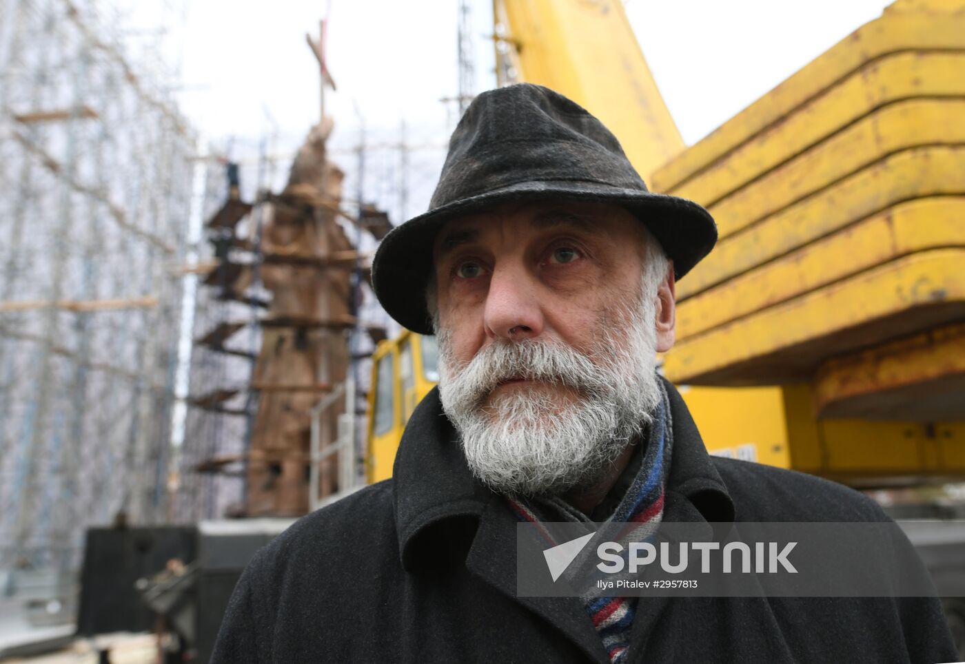 Prince Vladimir Statue continued to be assembled in Moscow