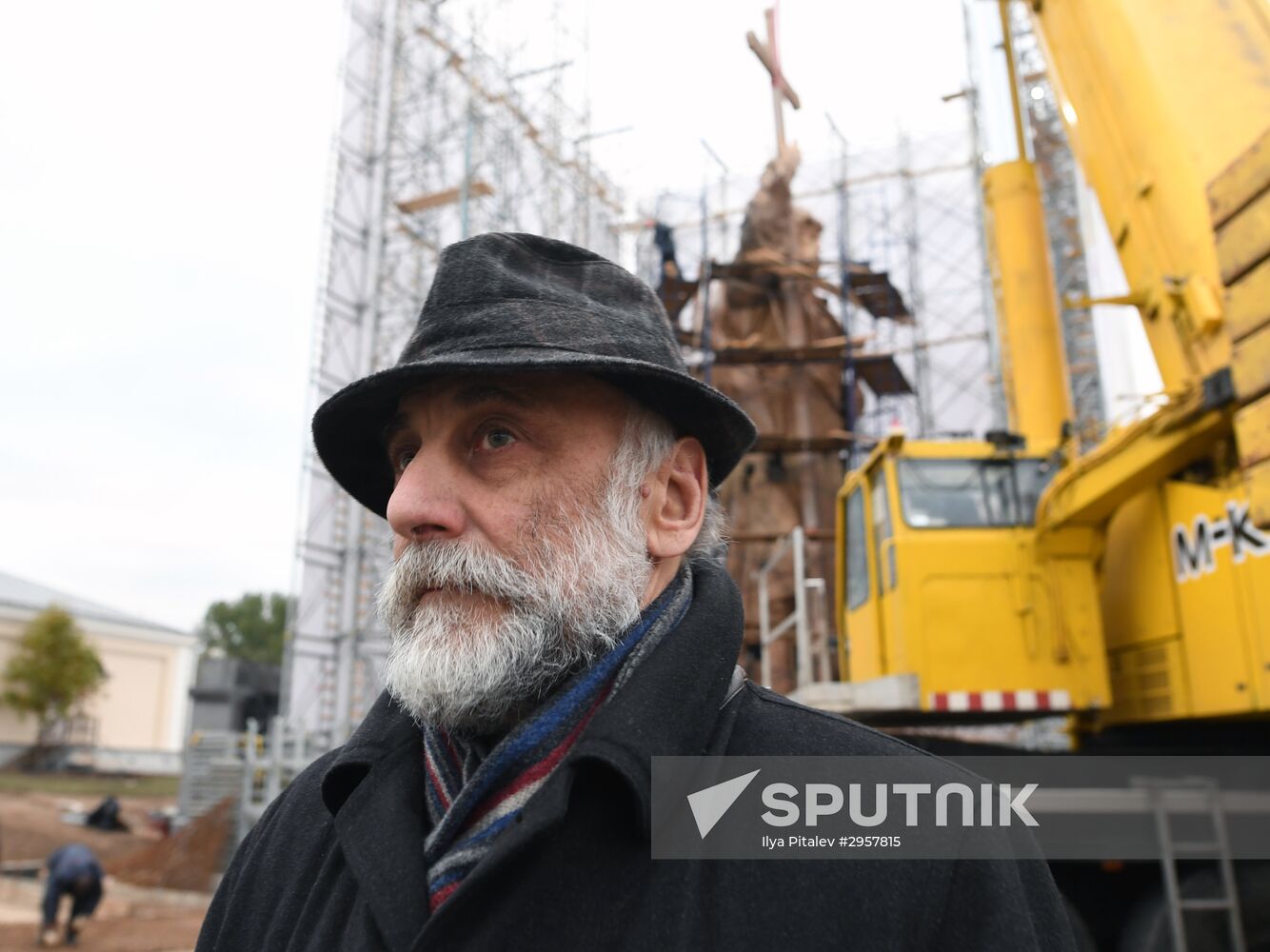 Prince Vladimir Statue continued to be assembled in Moscow