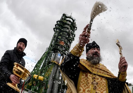 Blessing Soyuz-FG rocket with Soyuz-MS-02 spacecraft