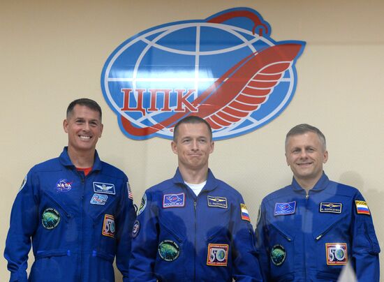 News conference with ISS Expedition 49/50 crew