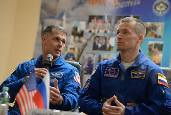 News conference with ISS Expedition 49/50 crew