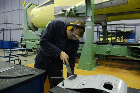 Russian Deputy Prime Minister Dmitry Rogozin visits MiG plant