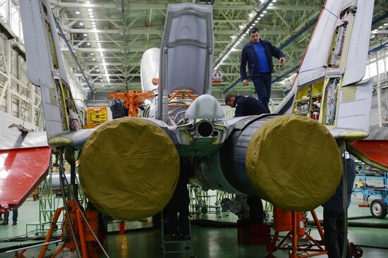 Russian Deputy Prime Minister Dmitry Rogozin visits MiG plant