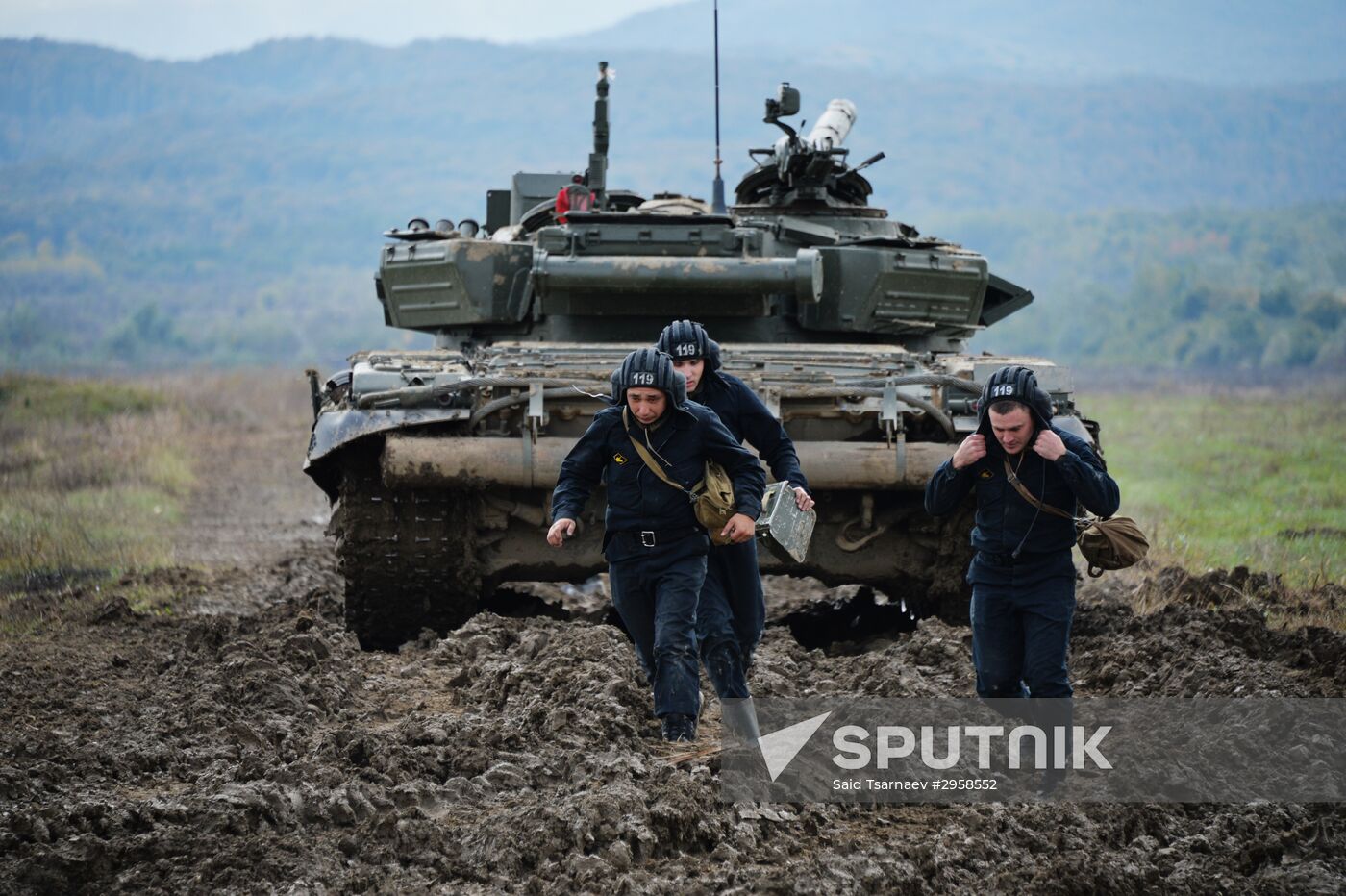 Motorized rifle brigade tank crew exercise in Chechnya