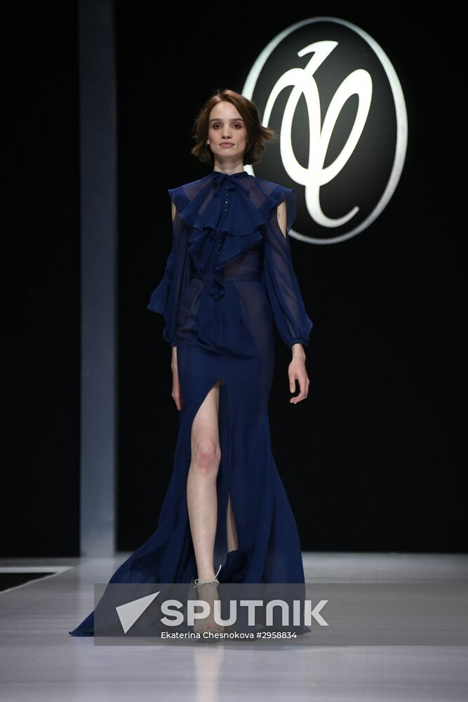 Show of Valentin Yudashkin's Spring/Summer 2017 Ready-To-Wear Collection