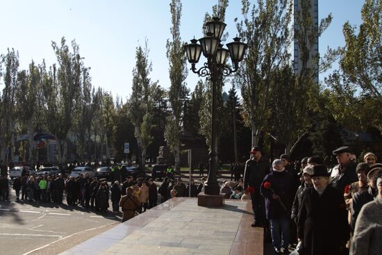Paying last respects to DPR militia commander Arsen Pavlov (Motorola) in Donetsk