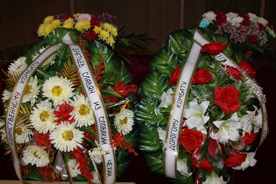 Paying last respects to DPR militia commander Arsen Pavlov (Motorola) in Donetsk