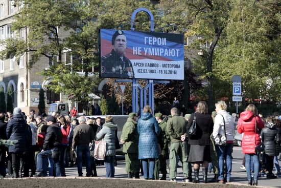Paying last respects to DPR separatists' commander Arsen Pavlov (aka Motorola) in Donetsk