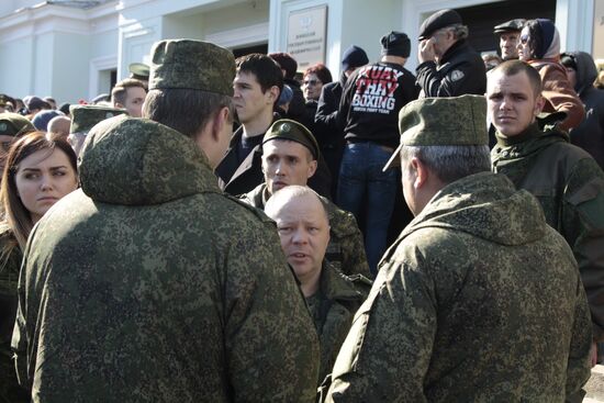 Paying last respects to DPR separatists' commander Arsen Pavlov (aka Motorola) in Donetsk