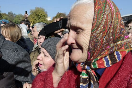 Paying last respects to DPR separatists' commander Arsen Pavlov (aka Motorola) in Donetsk