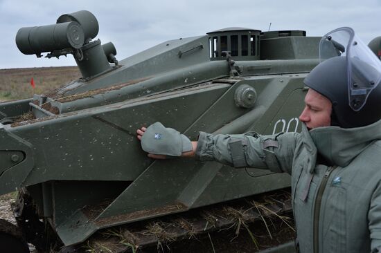 Removal of mines from agricultural land in Chechnya