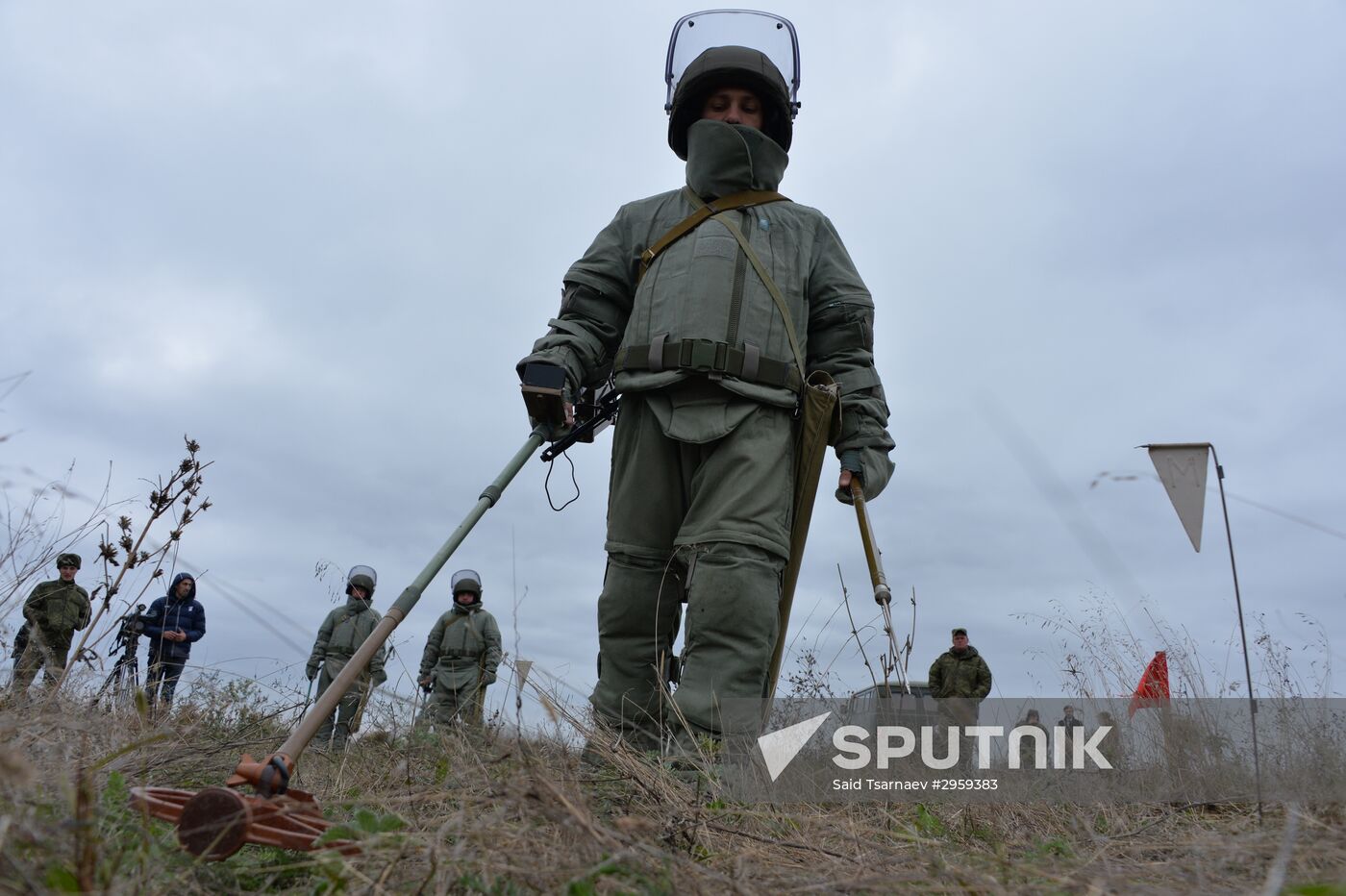 Removal of mines from agricultural land in Chechnya