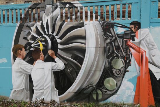 Graffiti in Perm featuring history of Russian aviation