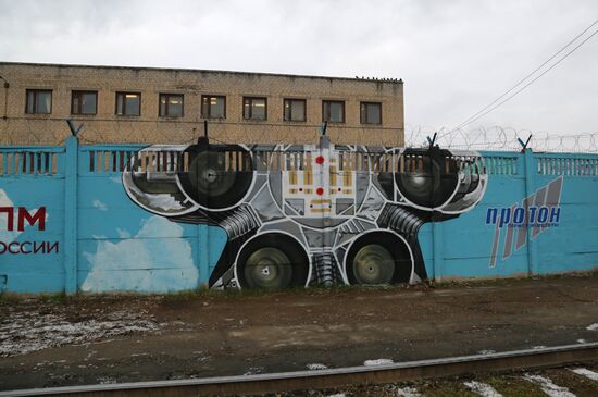 Graffiti in Perm featuring history of Russian aviation