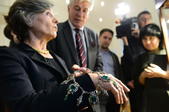 News conference and jewelry presentation