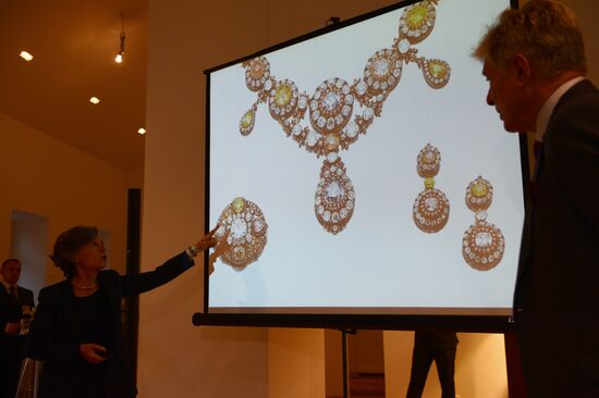 News conference and jewelry presentation