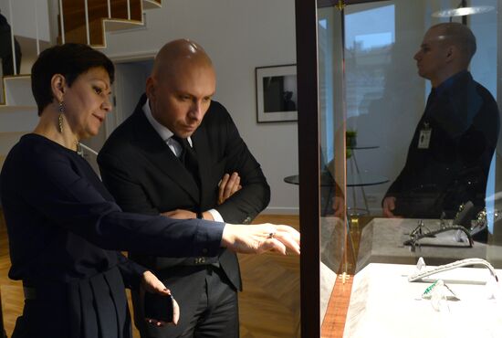 News conference and jewelry presentation