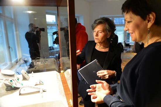 News conference and jewelry presentation