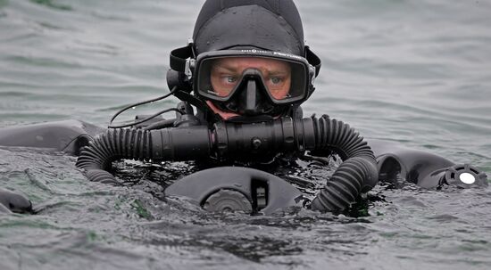 Military swimmers of the Baltic naval base hold training