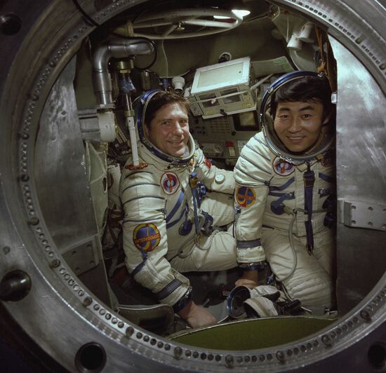 Soviet cosmonaut Vladimir Lyakhov and Mongolian cosmonaut Maidarjavyn Ganzorig