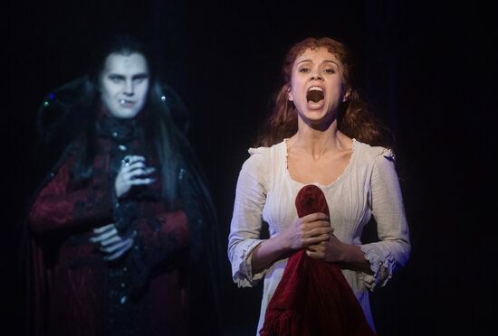 Dance of the Vampires musical rehearsal