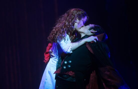 Dance of the Vampires musical rehearsal