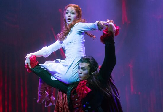 Dance of the Vampires musical rehearsal