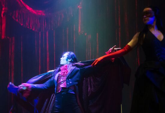 Dance of the Vampires musical rehearsal