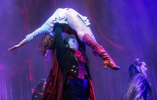 Dance of the Vampires musical rehearsal
