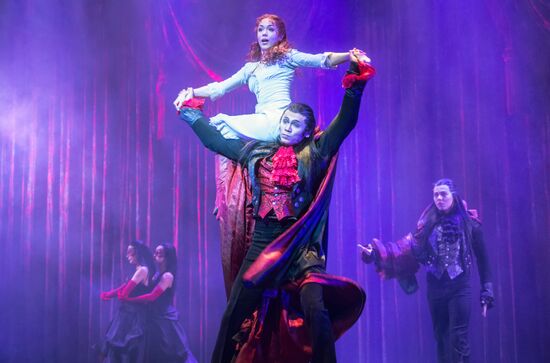 Dance of the Vampires musical rehearsal