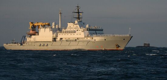 Pacific Fleet's sea rescue service holds drill