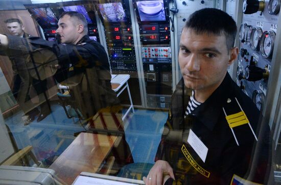 Pacific Fleet's sea rescue service holds drill