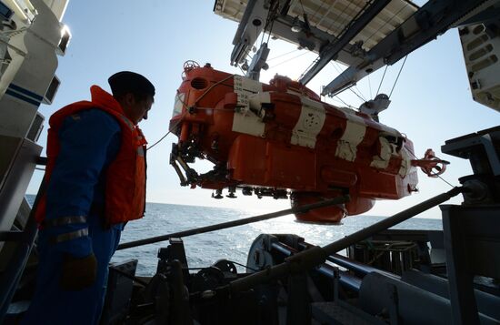 Pacific Fleet's sea rescue service holds drill