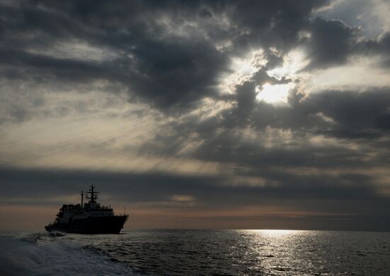 Pacific Fleet's sea rescue service holds drill