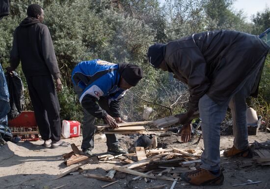 Update on refugee camp in Calais, France