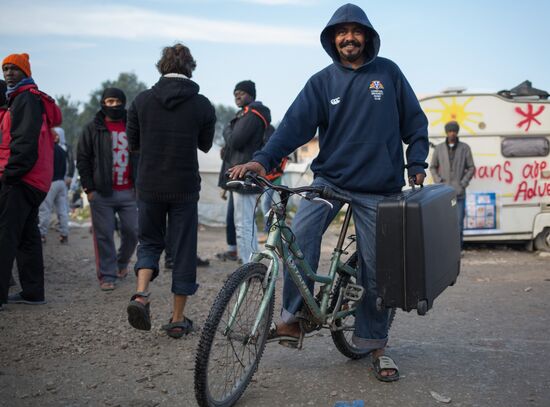 Update on refugee camp in Calais, France