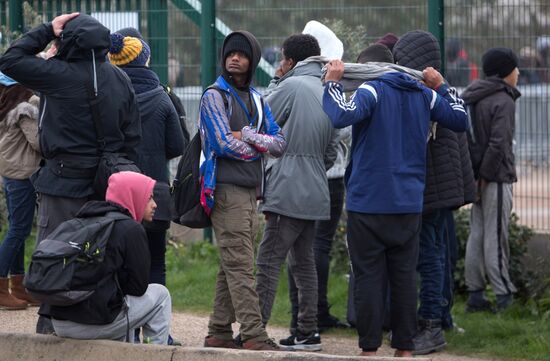 French authorities shut down improvised refugee camp in Calais