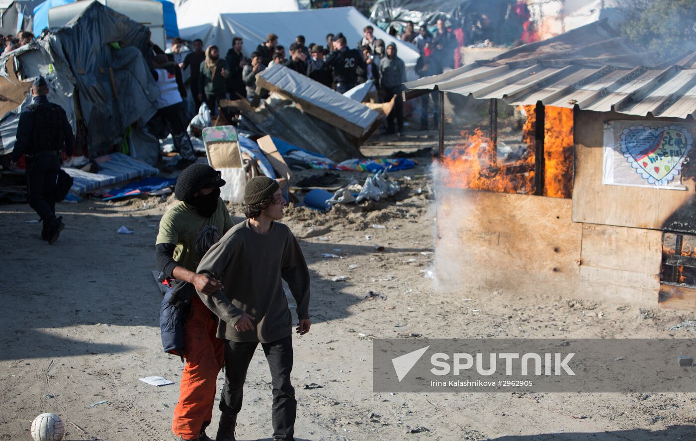 Relocation continues at Jungle spontaneous refugee camp in Calais, France