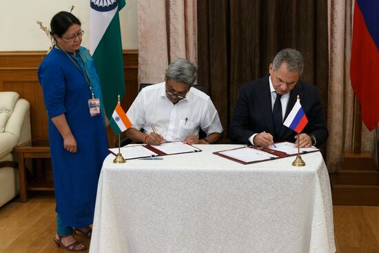 Defense Minister Sergei Shoigu arrives in India to discuss military and technical cooperation
