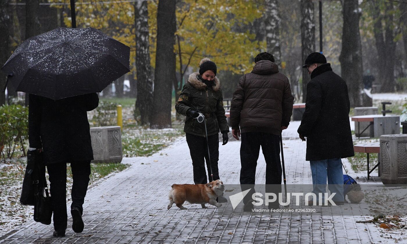 First snow in Moscow