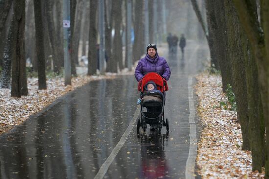 First snow in Moscow