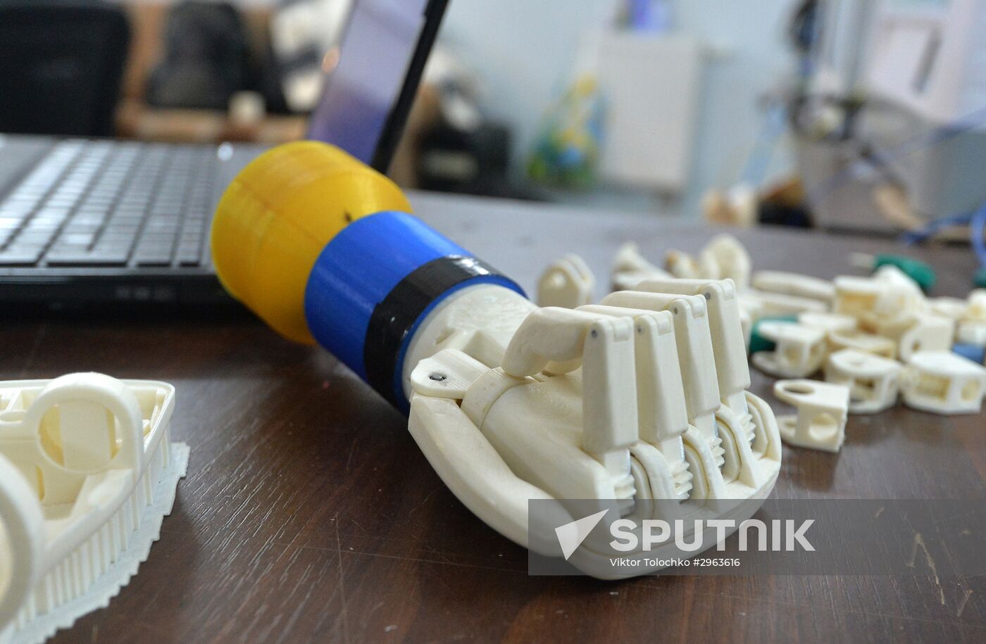 Belarussian young man makes prosthetis for his father