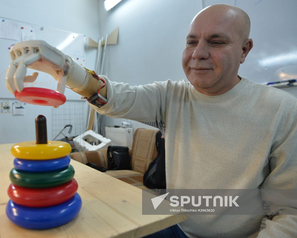 Belarussian young man makes prosthetis for his father